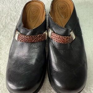 Ariat Womens Black Leather Clogs with Brown Accents. Size 9